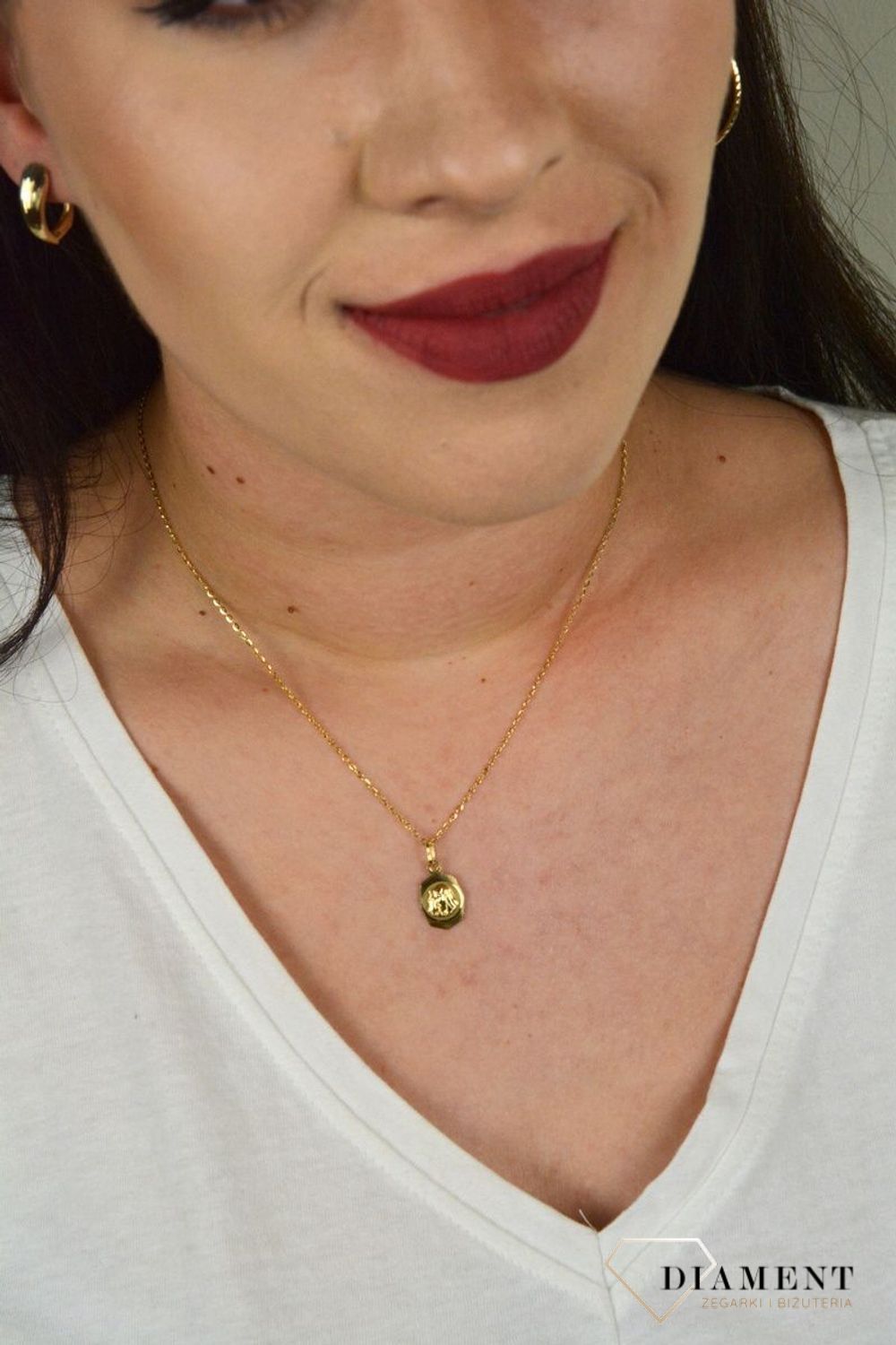 Złota zawieszka medalik na Komunię z Matka Boska ZA 2804.jpg